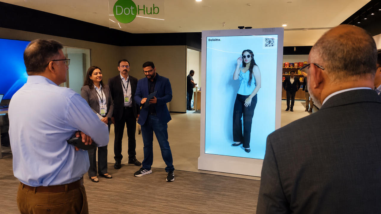 immersive holobox dispplay at delottie